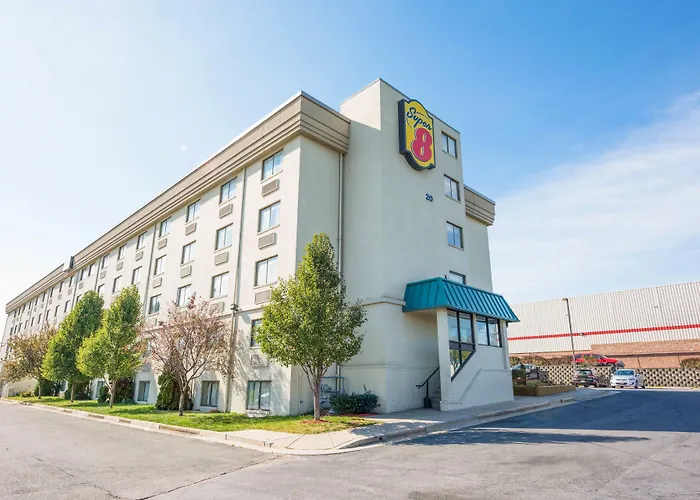 Super 8 By Wyndham Frederick Hotel