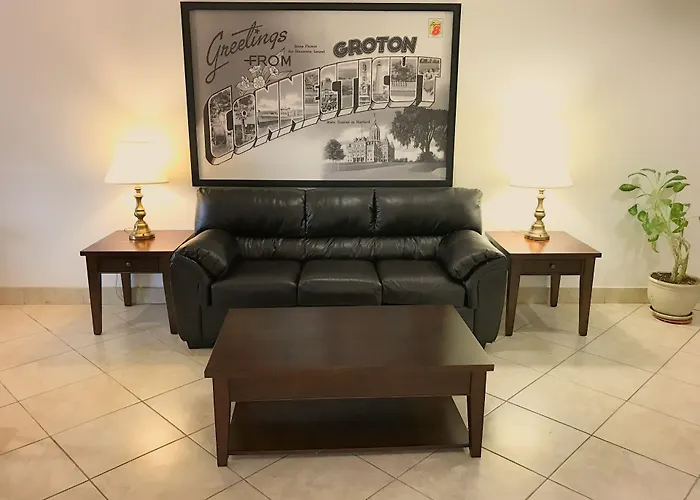 Super 8 By Wyndham Groton