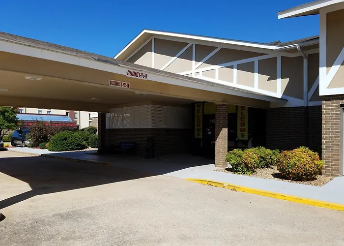 Super 8 By Wyndham Bentonville