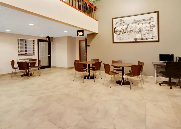 Super 8 By Wyndham Longmont/Del Camino