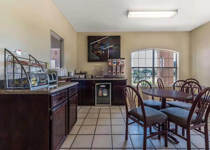 Super 8 By Wyndham Greenville