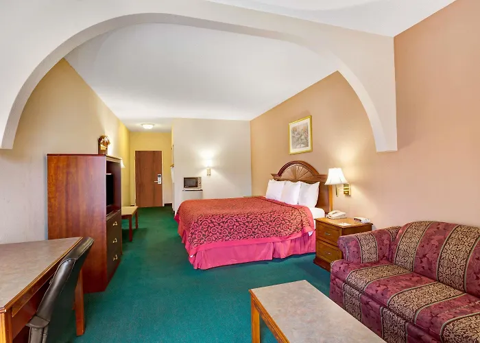 Days Inn & Suites By Wyndham Louisville Sw