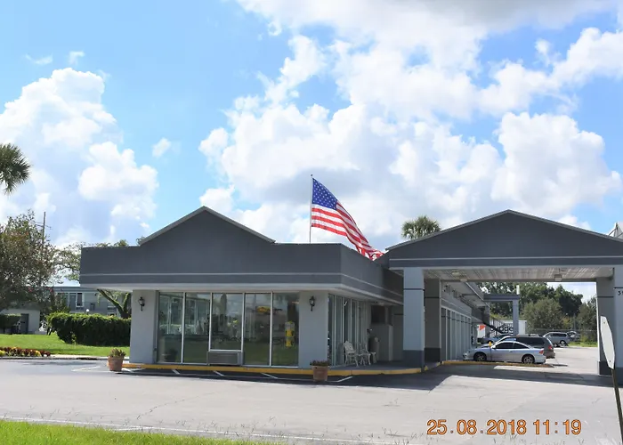 Super 8 By Wyndham Ocala I-75