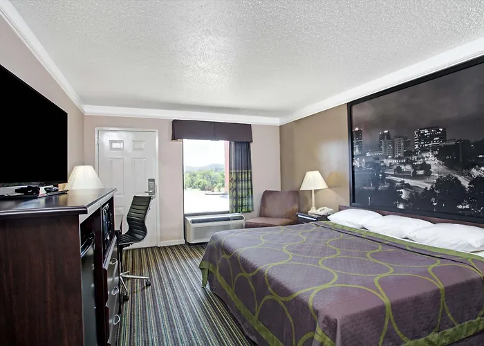Super 8 By Wyndham Knoxville East