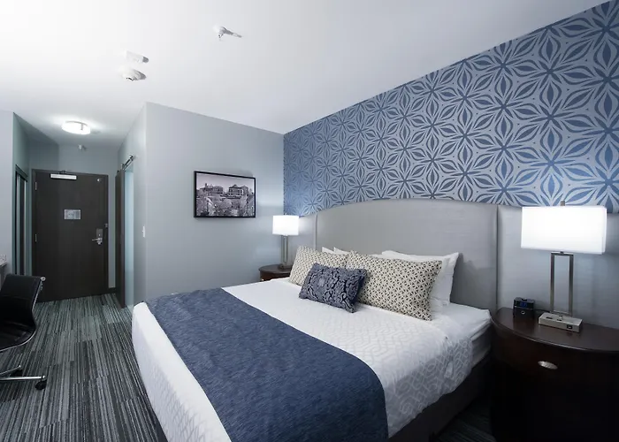 Best Western Plus Franklin Square Inn
