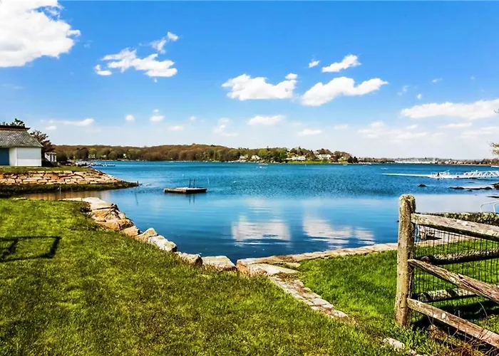 Flagship Inn & Suites Groton