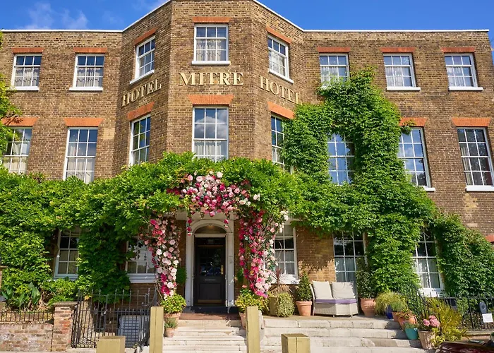 The Mitre, Hampton Court