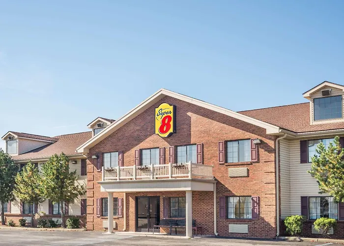 Super 8 By Wyndham Madison In