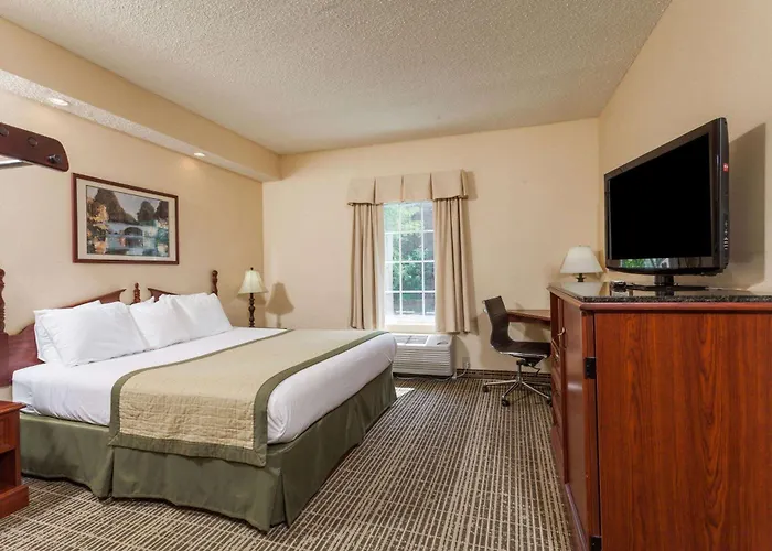 Baymont By Wyndham Columbia Maury Hotel