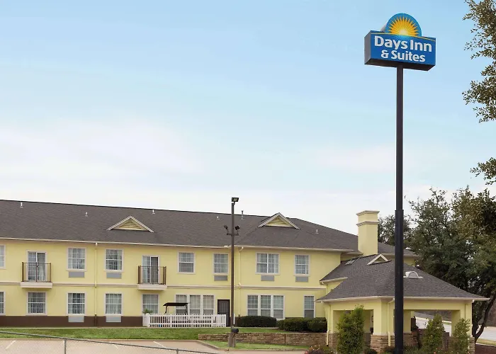 Days Inn & Suites By Wyndham Dfw Airport South-