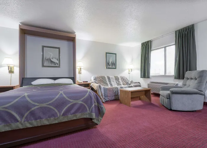 Super 8 By Wyndham Fond Du Lac