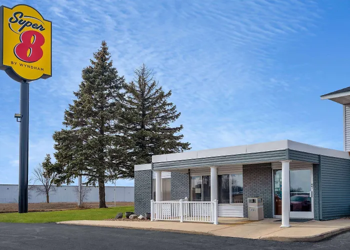 Super 8 By Wyndham Owatonna