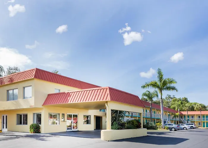 Super 8 By Wyndham Sarasota Near Siesta Key