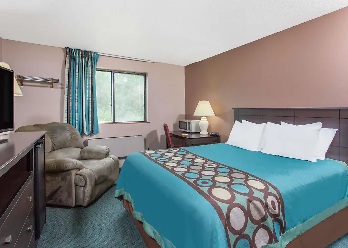 Super 8 By Wyndham Austin Mn