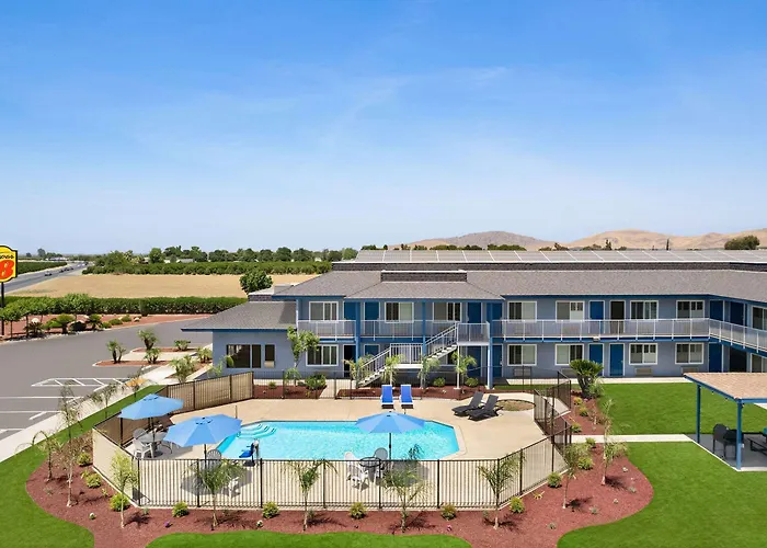 Super 8 By Wyndham Lindsay Olive Tree