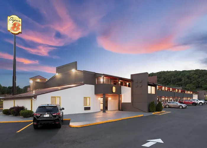 Super 8 By Wyndham Bridgeport/Clarksburg Area Hotel