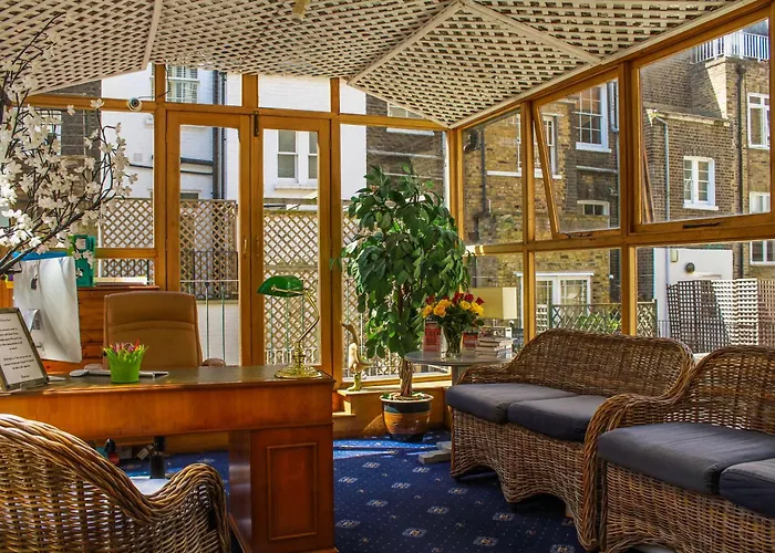 Blades Hotel