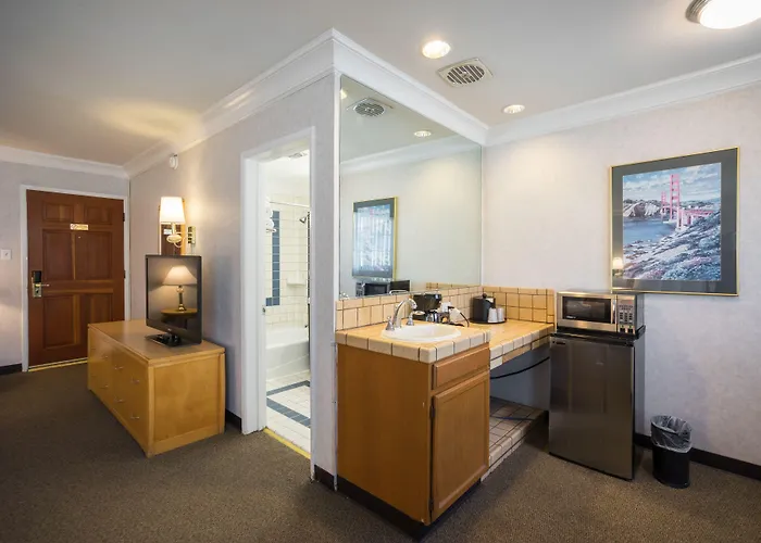 Nob Hill Motor Inn -Newly Updated Rooms!