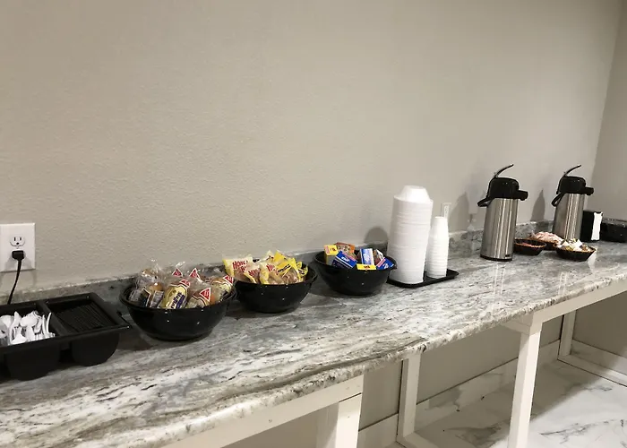 Clarion Inn & Suites Kissimmee-Lake Buena Vista South