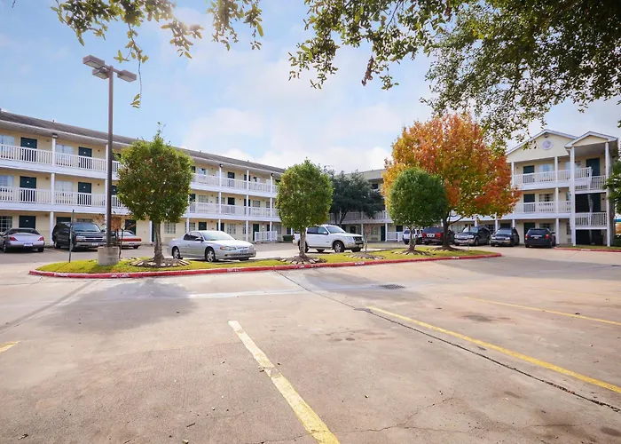 Intown Suites Extended Stay Select Houston Tx -