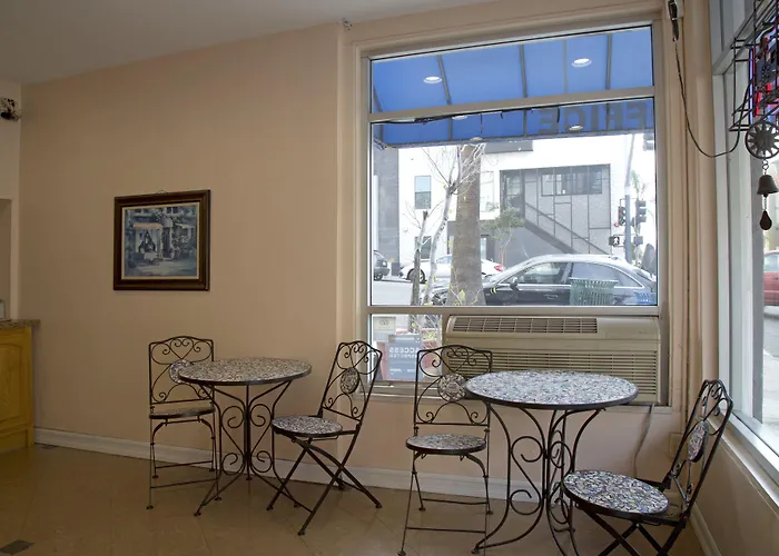 Harborview Inn & Suites-Convention Center-Airport-Gaslamp-Seaworld-Zoo-Balboa Park