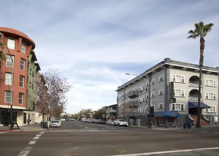 Harborview Inn & Suites-Convention Center-Airport-Gaslamp-Seaworld-Zoo-Balboa Park