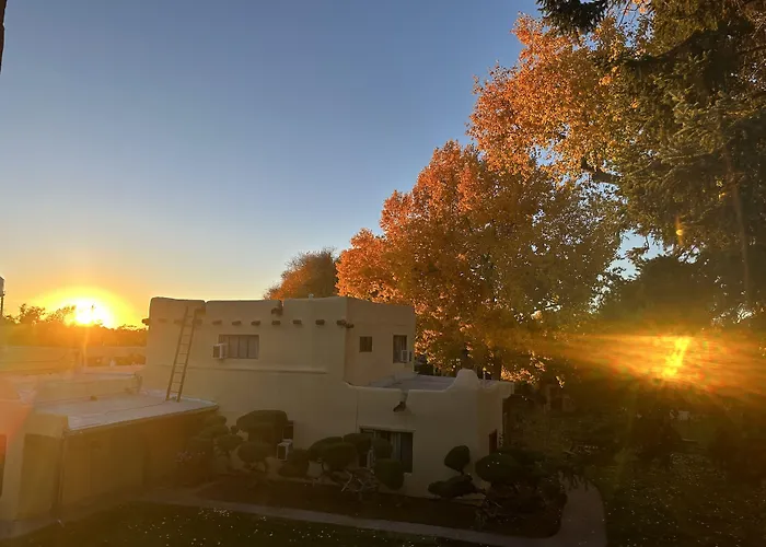 El Pueblo Lodge