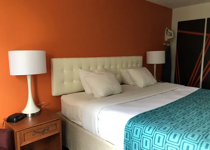 Howard Johnson By Wyndham Airport