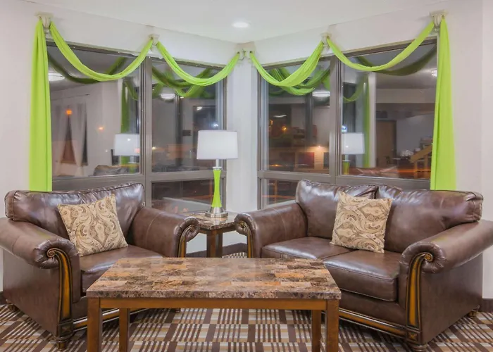 Super 8 By Wyndham Toledo