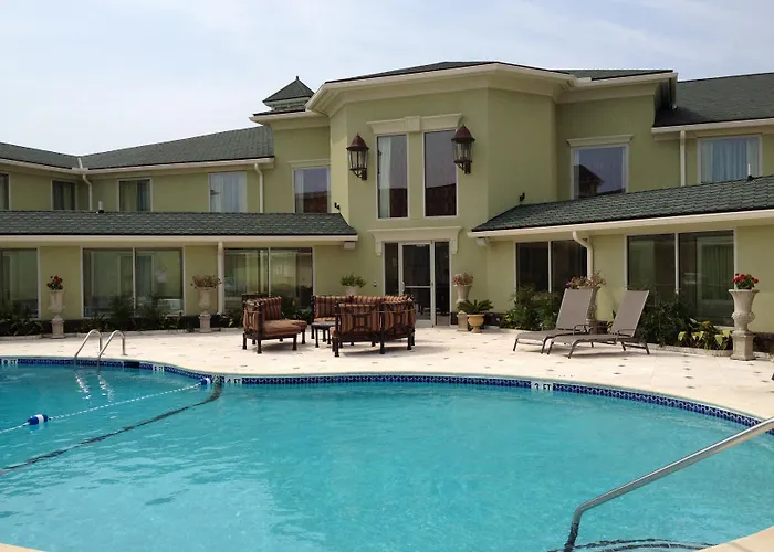 Town & Country Inn And Suites