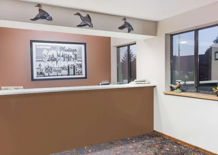 Super 8 By Wyndham Madison