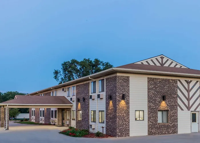 Super 8 By Wyndham Madison