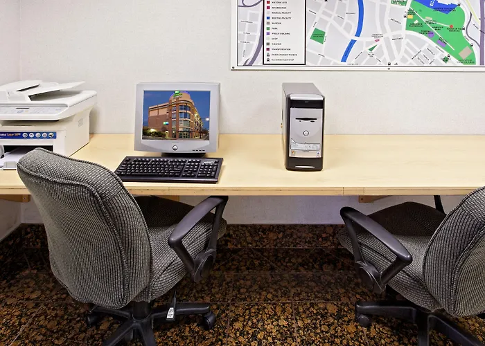 Holiday Inn Express Hotel & Suites San Antonio - Rivercenter Area By Ihg