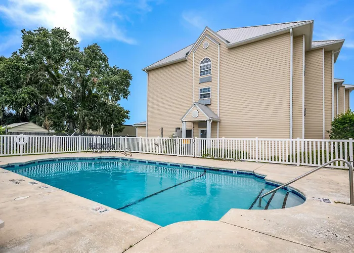 Golden Isles Inn & Suites Brunswick South