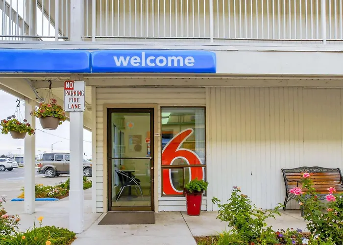 Motel 6-, Or - North