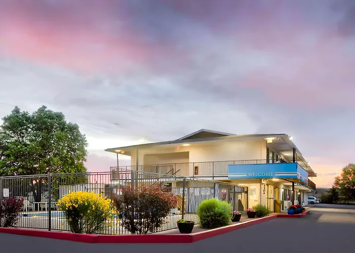 Motel 6-, Nm