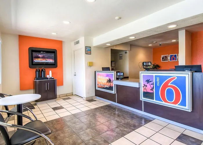 Motel 6-Corona, Ca
