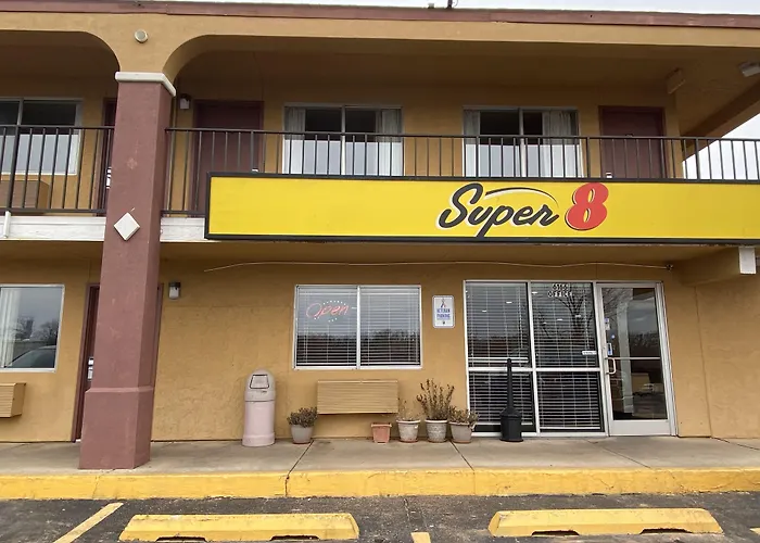 Super 8 By Wyndham Midwest City Ok