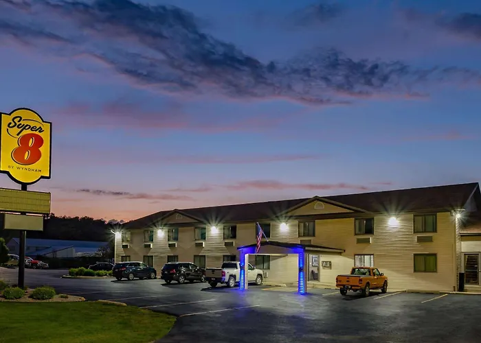 Super 8 By Wyndham Decorah
