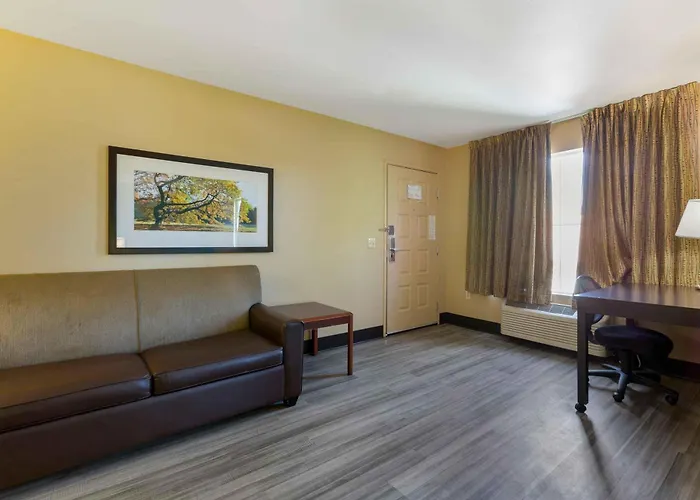 Extended Stay America Select Suites - - Airport - E Oak St