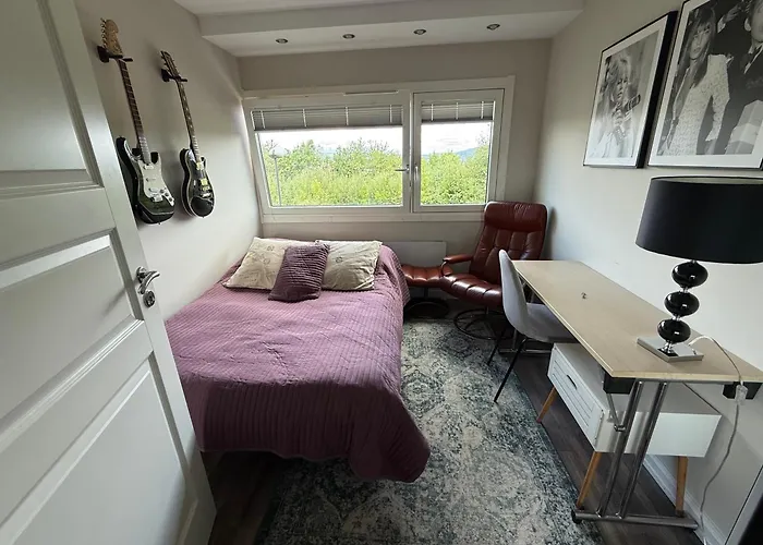 2 Rooms In 100 Sqm Apt