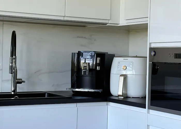 2 Rooms In 100 Sqm Apt