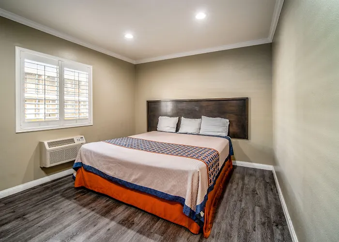 Regency Inn & Suites Downey