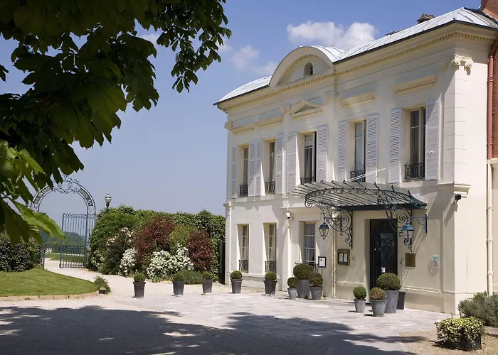 Pavillon Henri IV Hotel Restaurant Gastronomique Terrasse