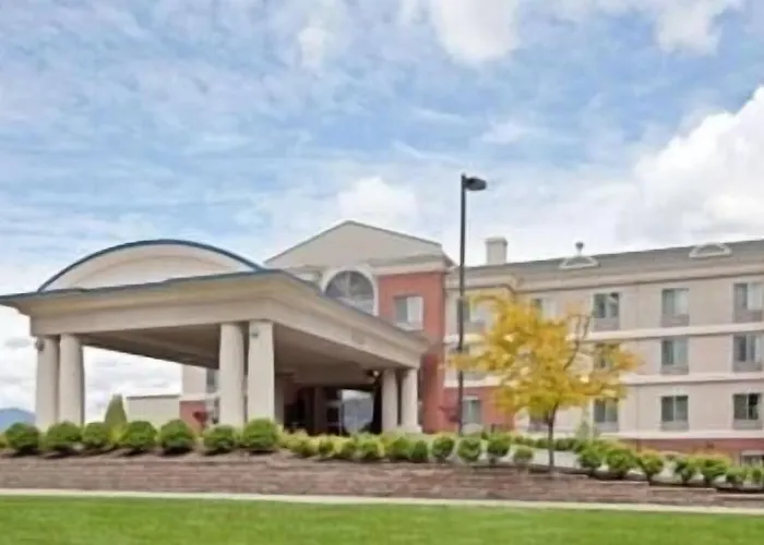 Triple Play Resort Hotel & Suites