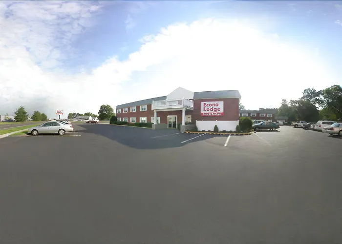 Econo Lodge Inn & Suites Bradley Airport