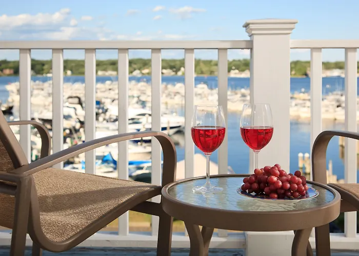 Inn At Harbor Hill Marina