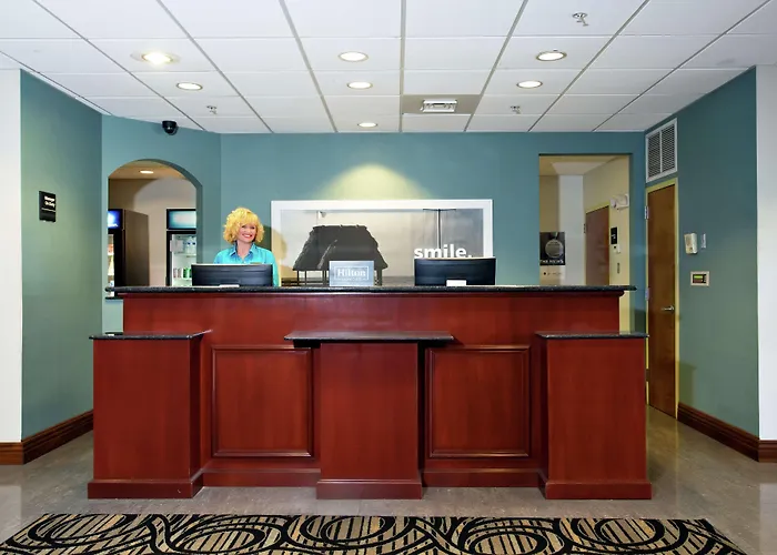 Hampton Inn & Suites -