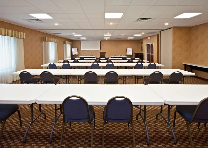 Holiday Inn Express & Suites By Ihg