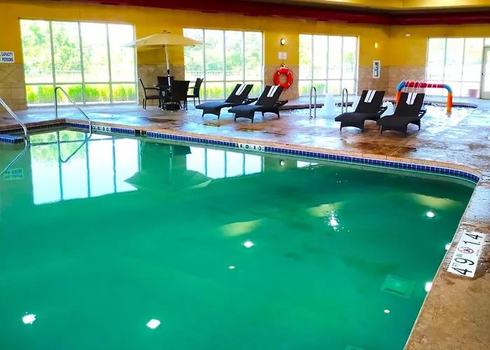 Holiday Inn Express & Suites Milwaukee Nw - Park Place By Ihg